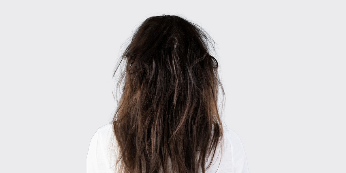 Cheveux avec frisottis avant l'utilisation de la taie d'oreiller en soie Scrunch'it Silk