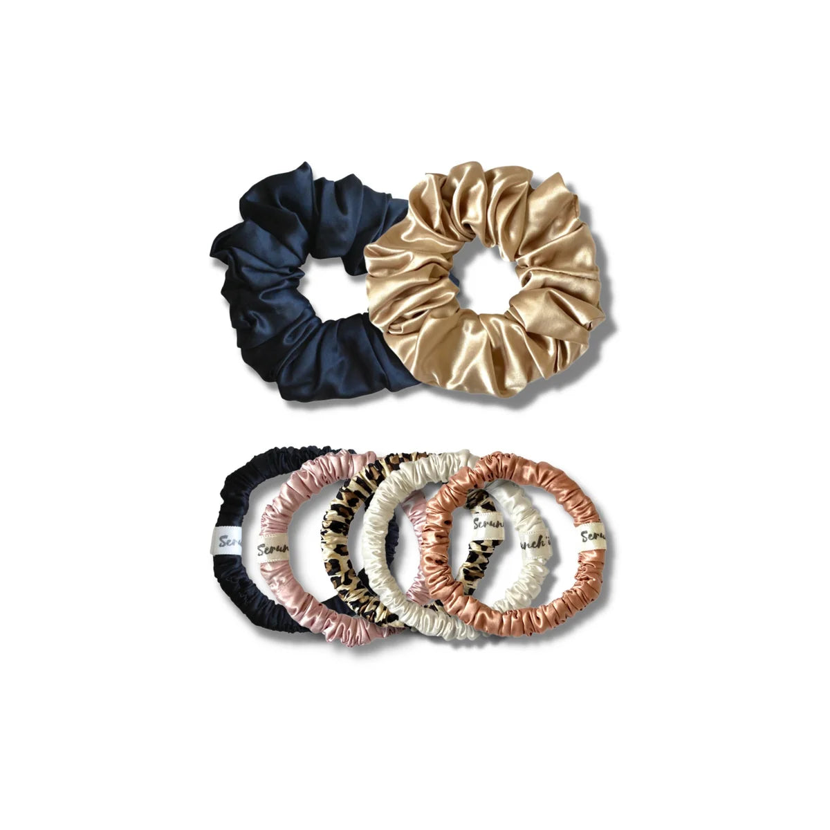Pack de 7 chouchous en soie Scrunch'it Silk : deux larges noir et champagne, et cinq fins noir, rose, léopard, ivoire et saumon.